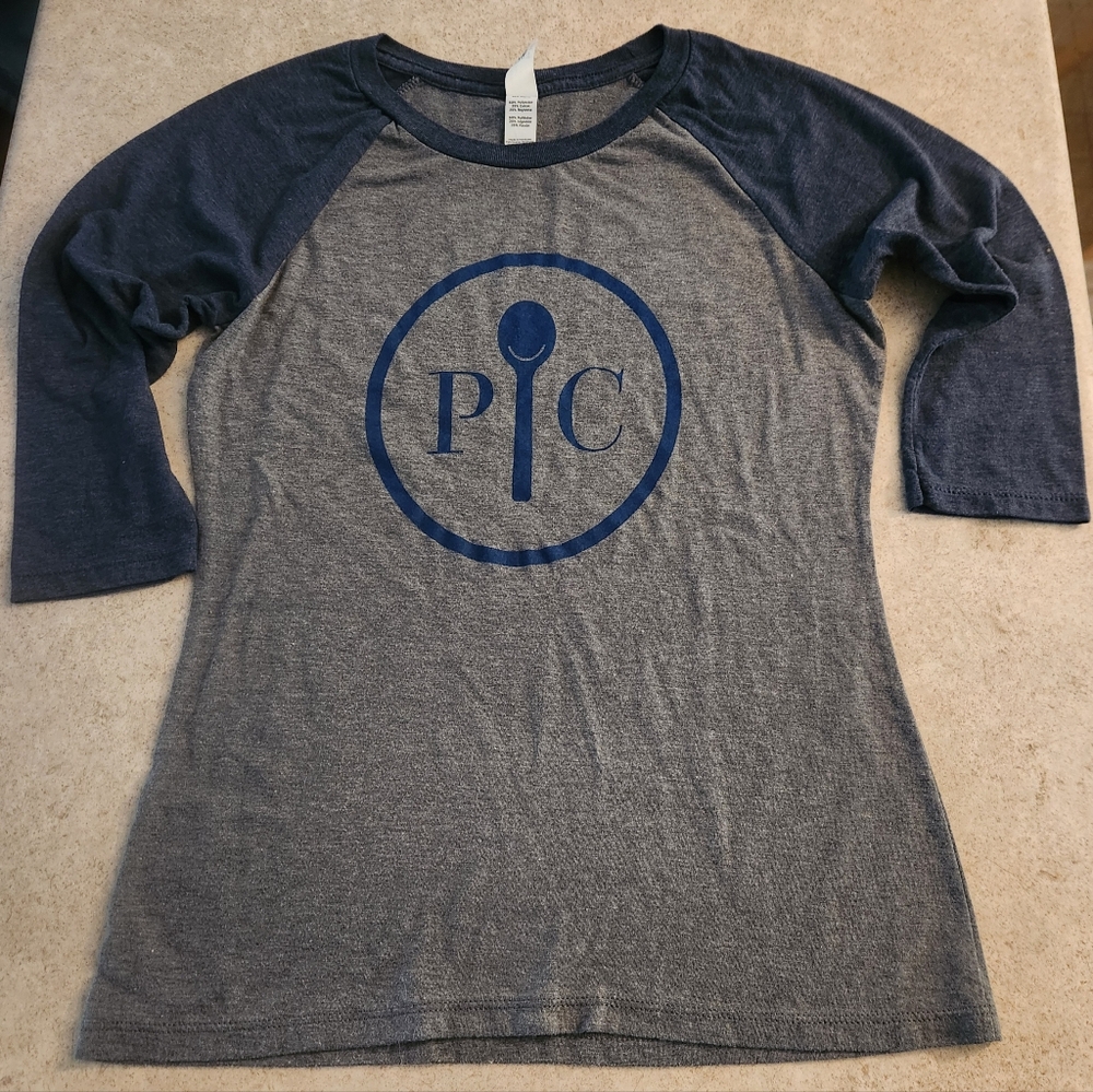 Pampered Chef District Navy and Gray Women's Raglan Tee